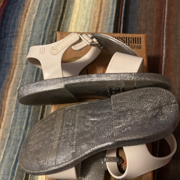 Mini Melissa Toddler size 8 - Picture 2 of 3